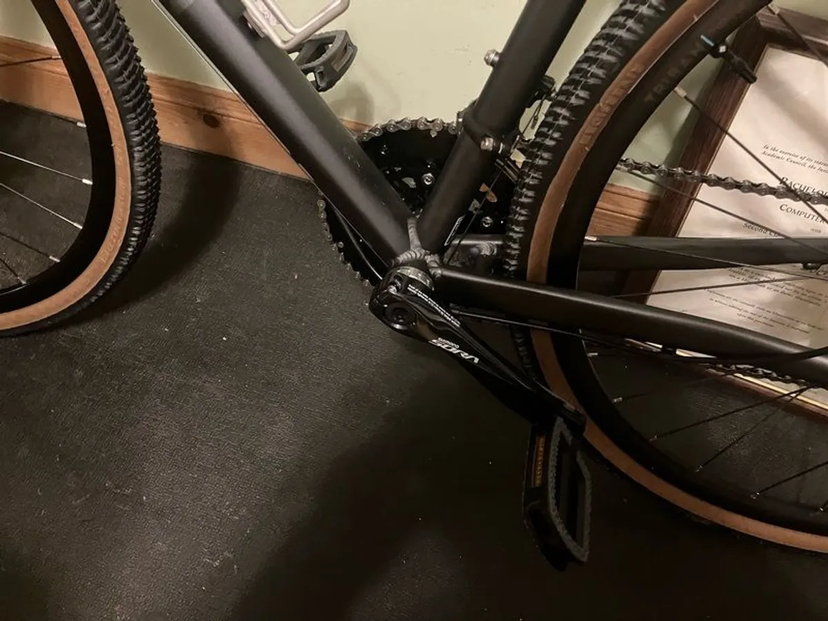 Triban 500 disc medium size practically brand new - Image 2