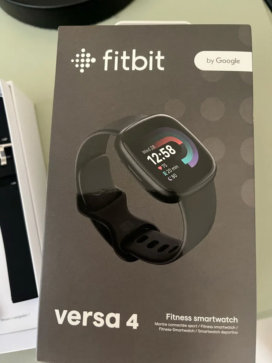 Fit bit Versa 4 - Image 1