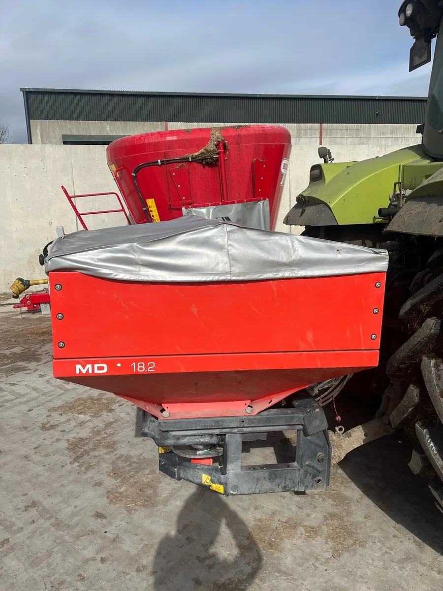 Fertilizer spreader - Image 2