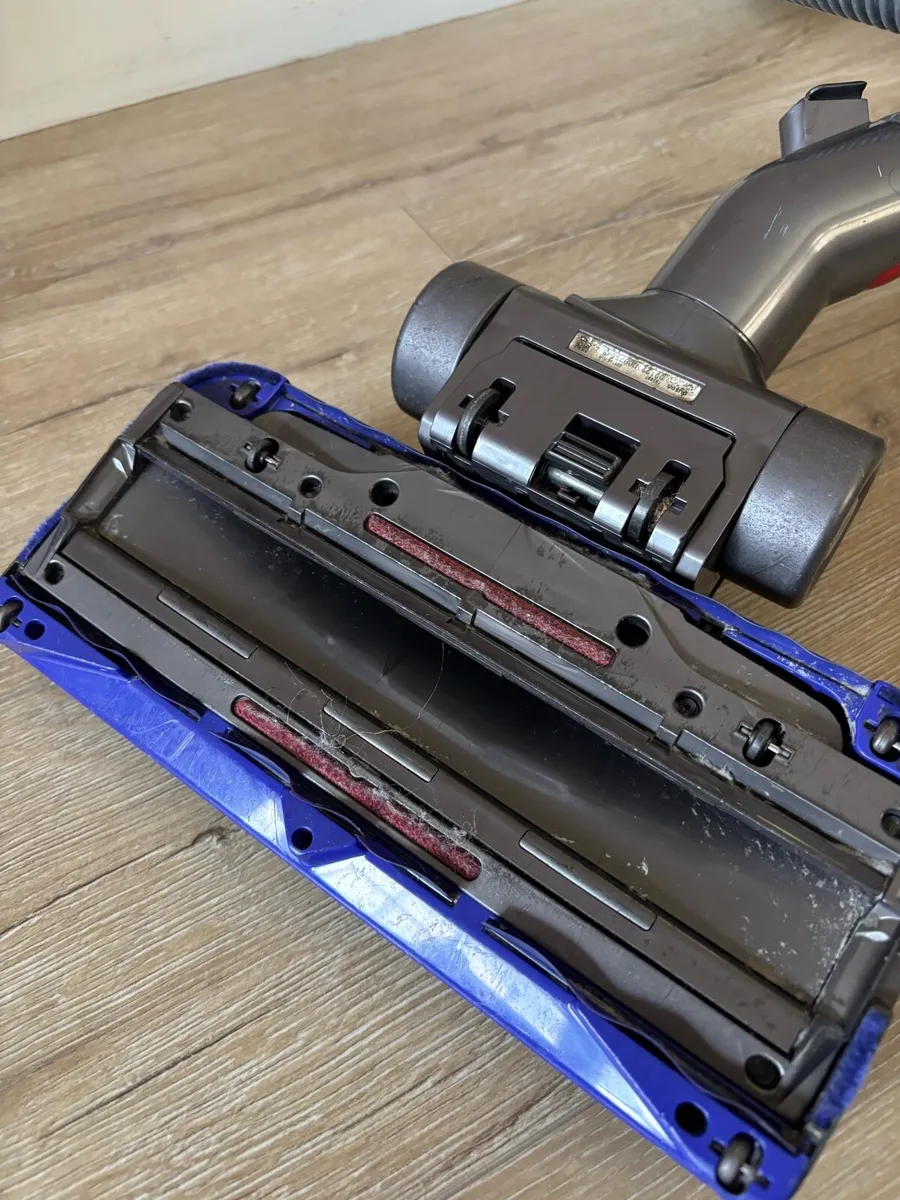 Dyson Multifloor 2 Vacuum - Image 3