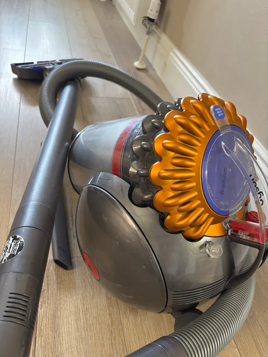 Dyson Multifloor 2 Vacuum - Image 2
