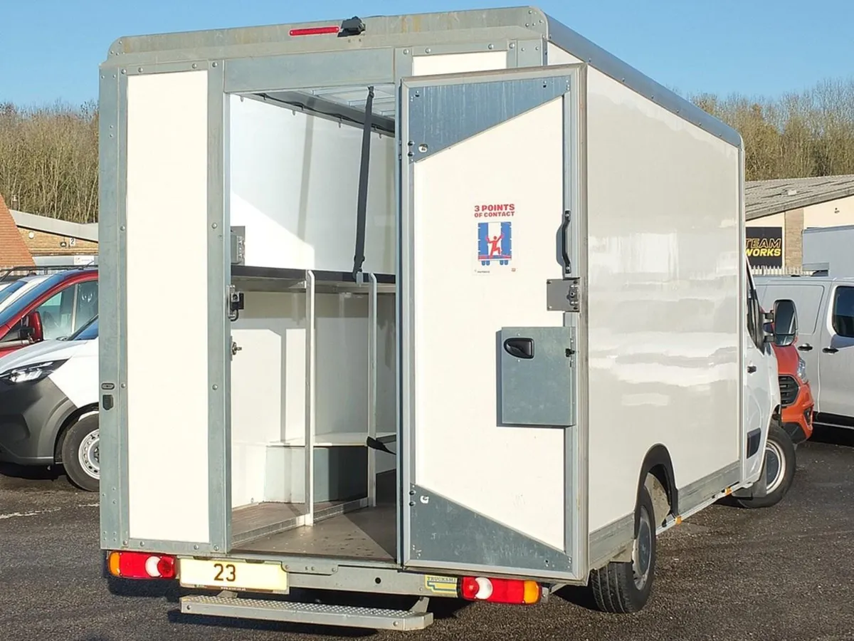 2023 Renault Master Luton Low Loader Box Van - Image 2