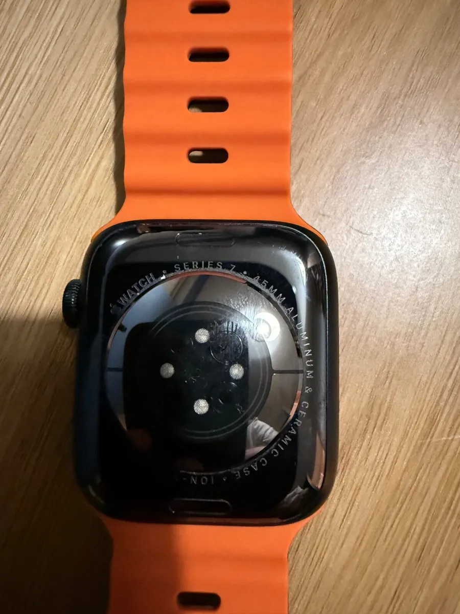 Apple Watch 7 45mm - Image 3
