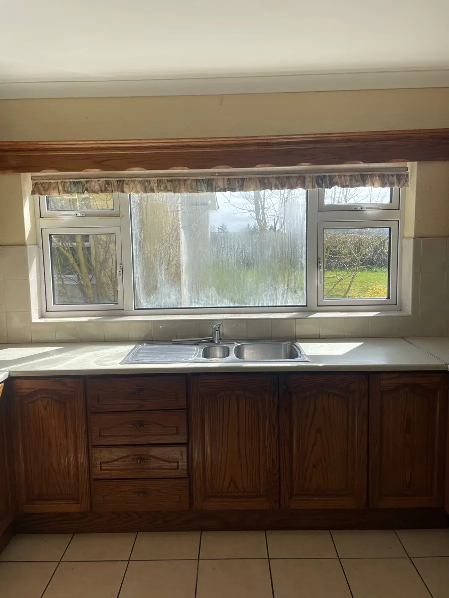 Household furniture - Image 1