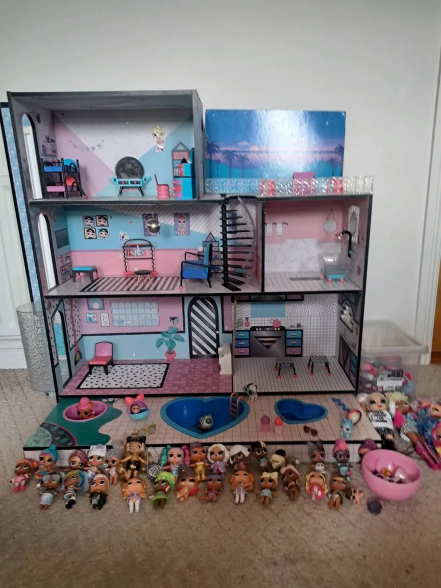 LOL Dolls House, LOL Dolls  & Accessories - Image 1