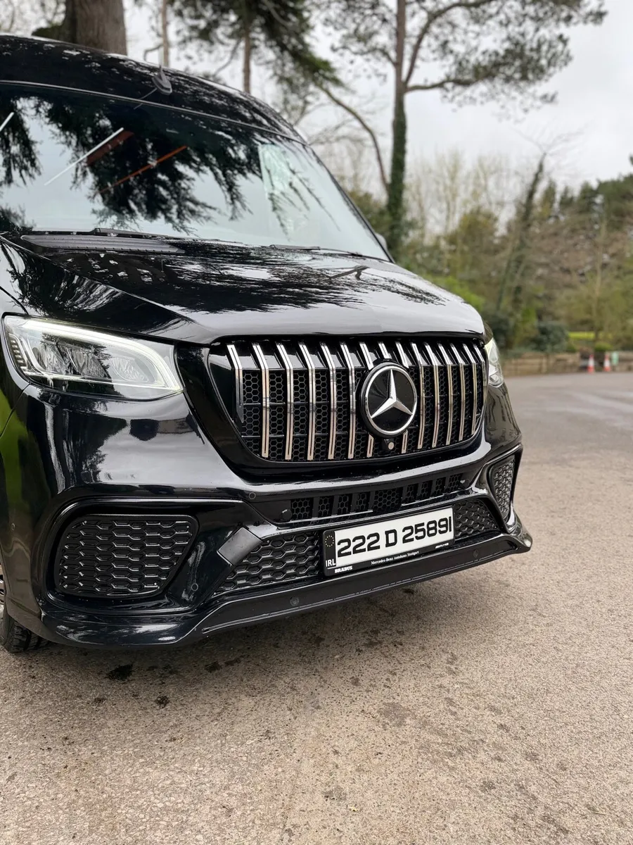 Mercedes Sprinter 519 V6 Automatic 16+1 - Image 1
