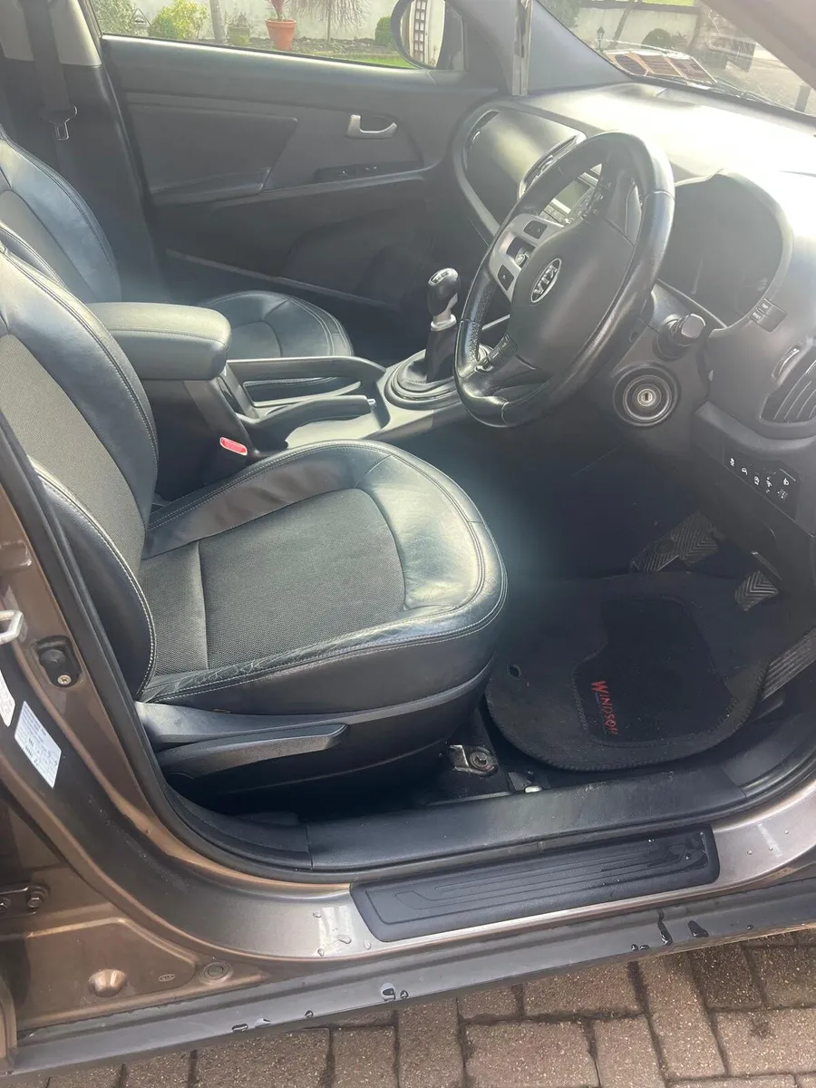 Car seats kia sportage half leather - Image 1