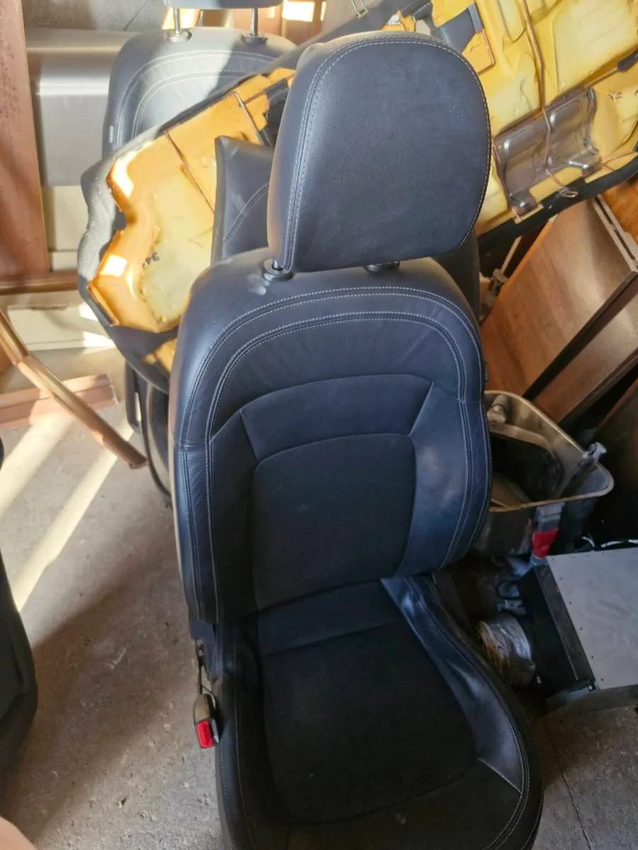 Car seats kia sportage half leather - Image 3