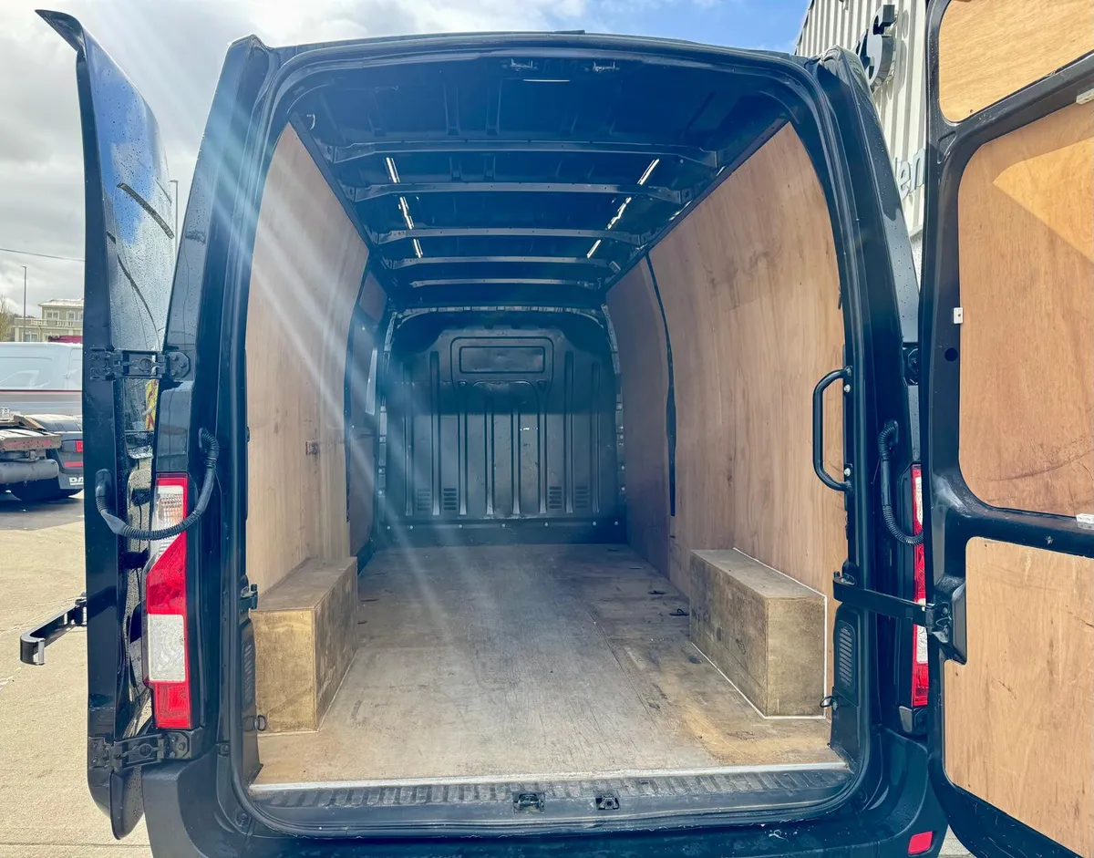 Renault Master 2023 Red edition 150BHP - Image 4