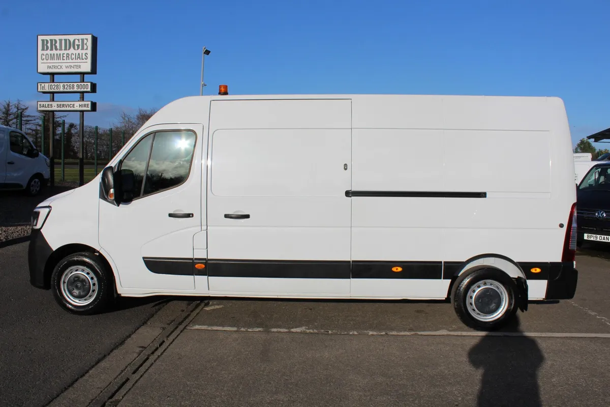 2022 Renault Master 35 L3H2 Red Edition - Image 4