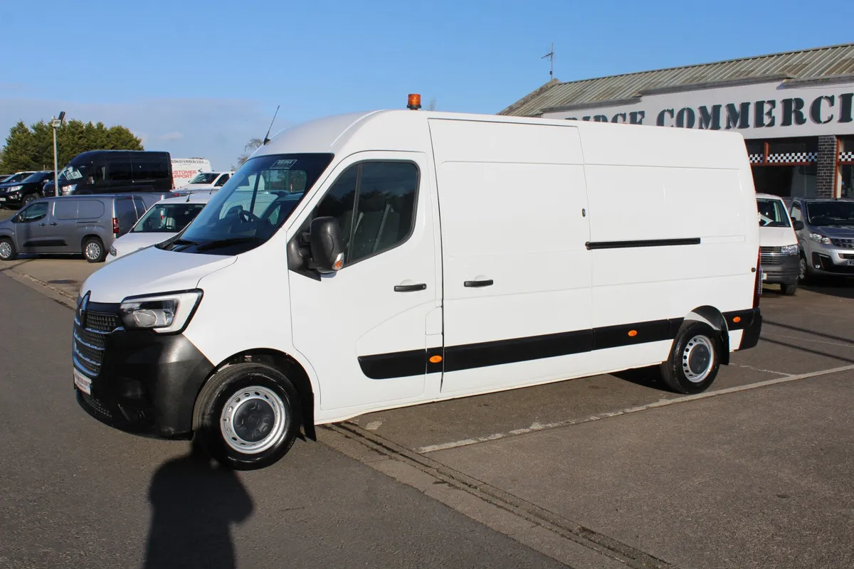 2022 Renault Master 35 L3H2 Red Edition - Image 3