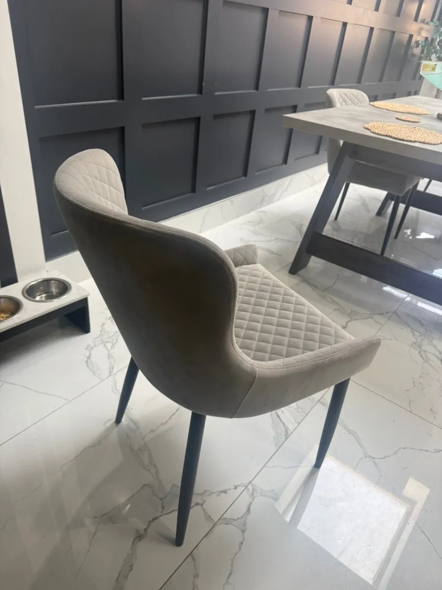 Kitchen Table & Chairs - Image 4