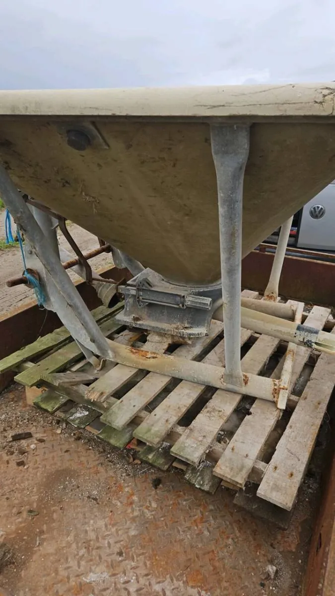 Abbey fertiliser spreader - Image 3
