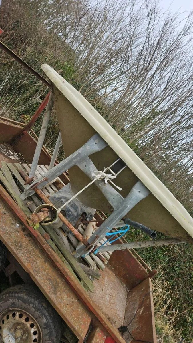 Abbey fertiliser spreader - Image 1