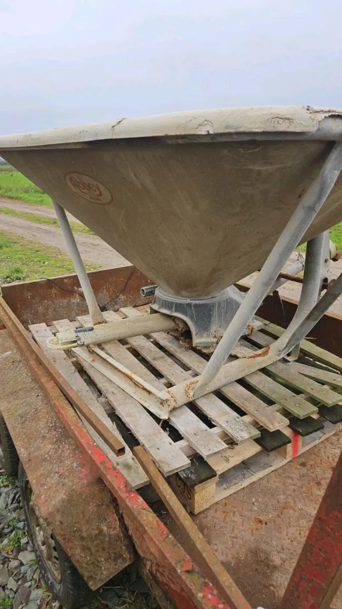 Abbey fertiliser spreader - Image 2