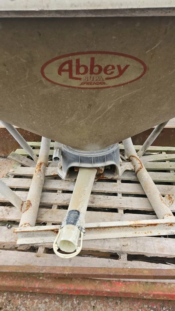 Abbey fertiliser spreader - Image 4