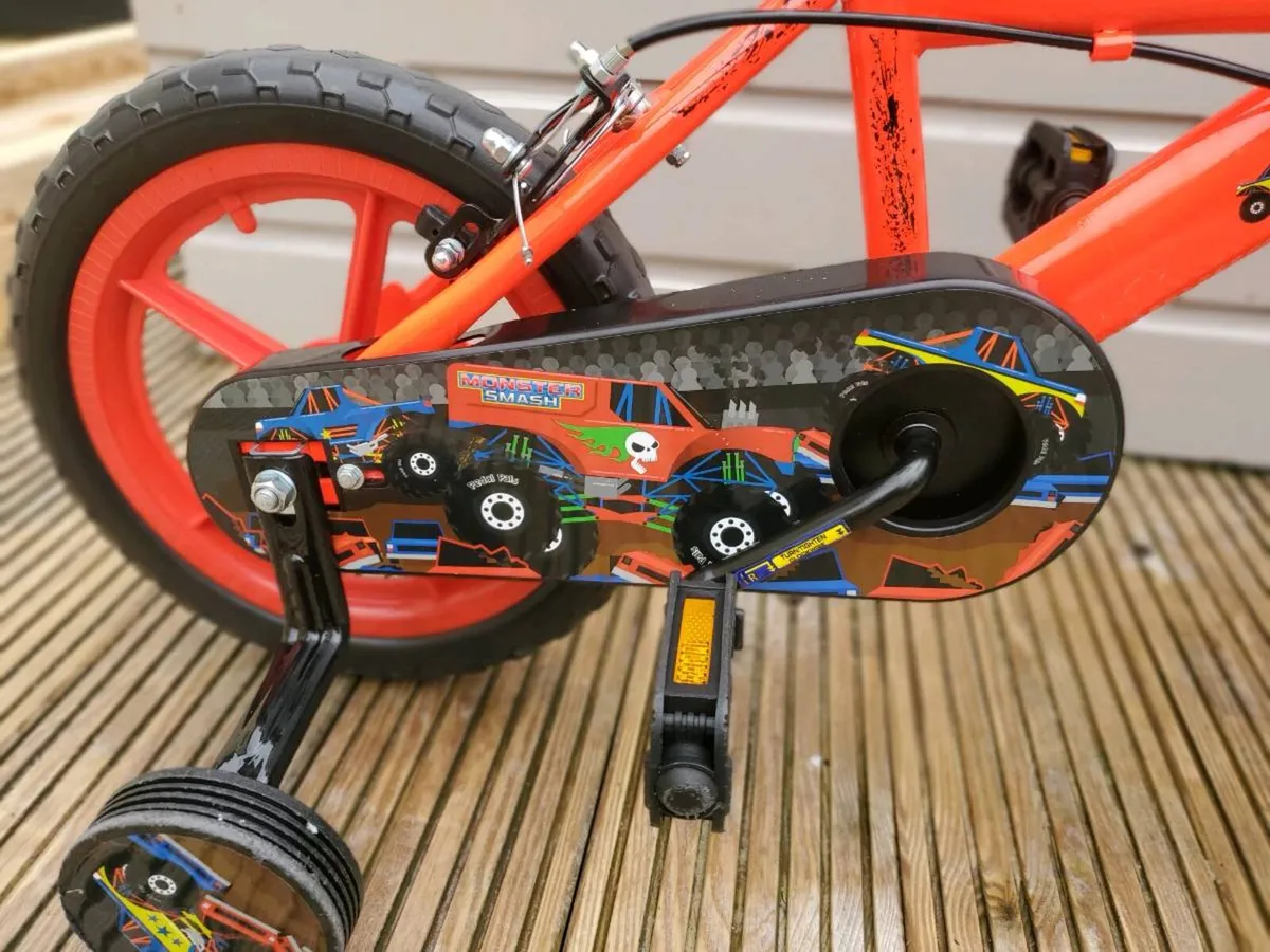 12"boys bike with stabilizers - Image 2