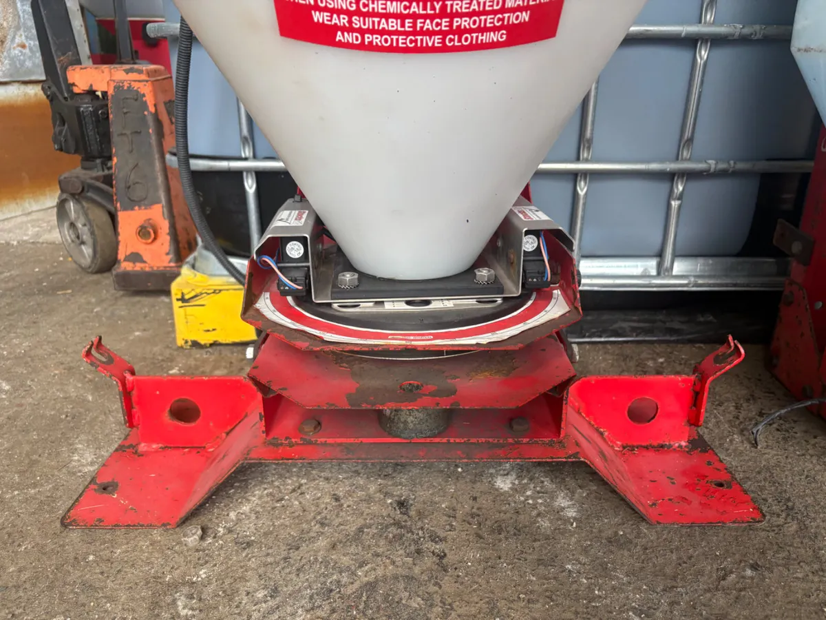 Stocks AG65 Seeder / Broadcaster - Image 3