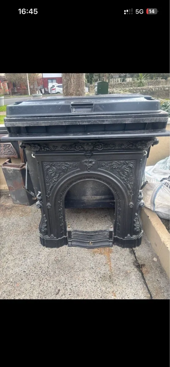 Cast iron fireplace - Image 1