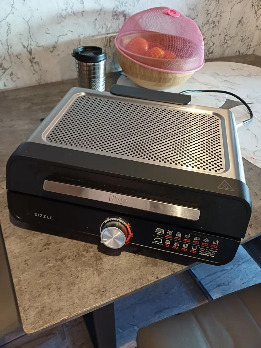Ninja sizzle indoor grill - Image 1