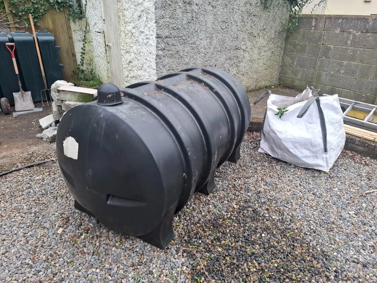 Oil tank