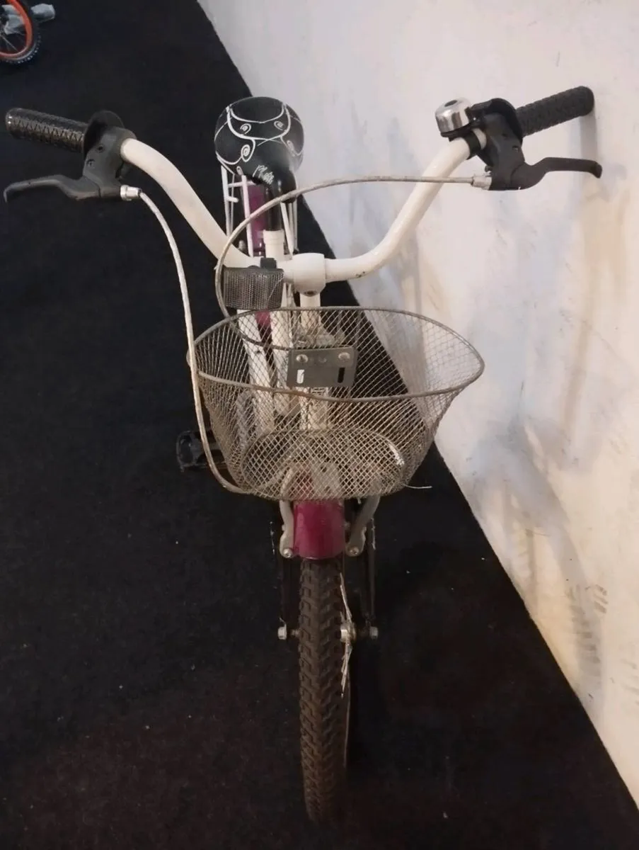 Girls 18inch bike - Image 3