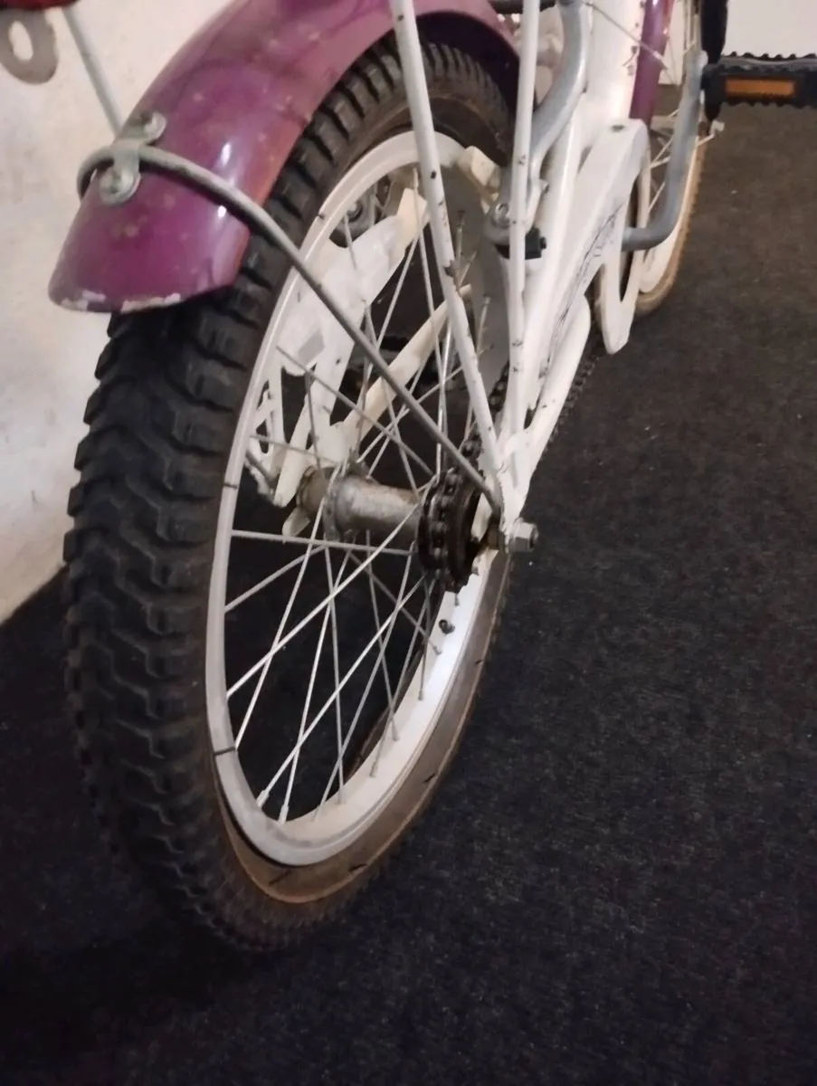 Girls 18inch bike - Image 4