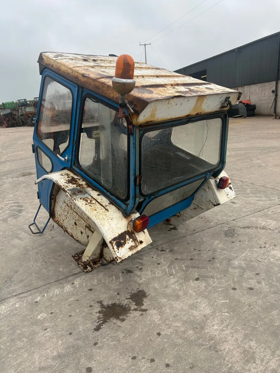 Original Ford 4000 / 4600 Safety Cab - Image 4