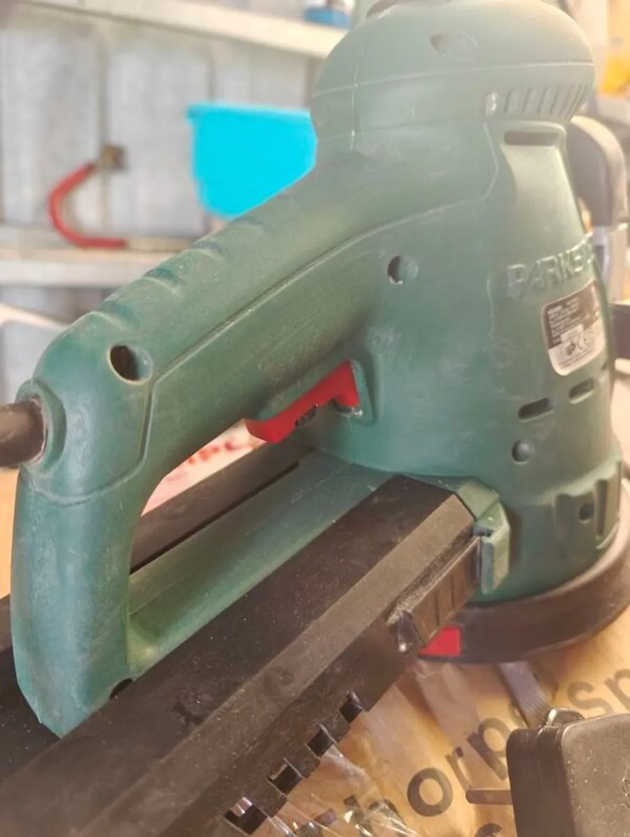 Electric orbital sander. - Image 3