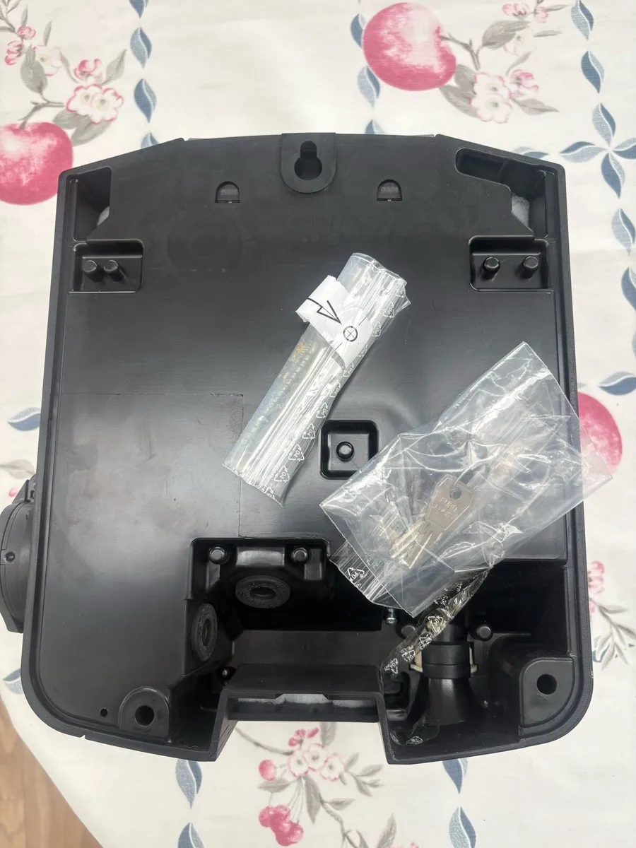 eMH1 basic wall box car charger - Image 3