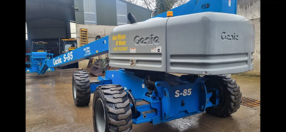 Genie cherry picker boom lift - Image 2