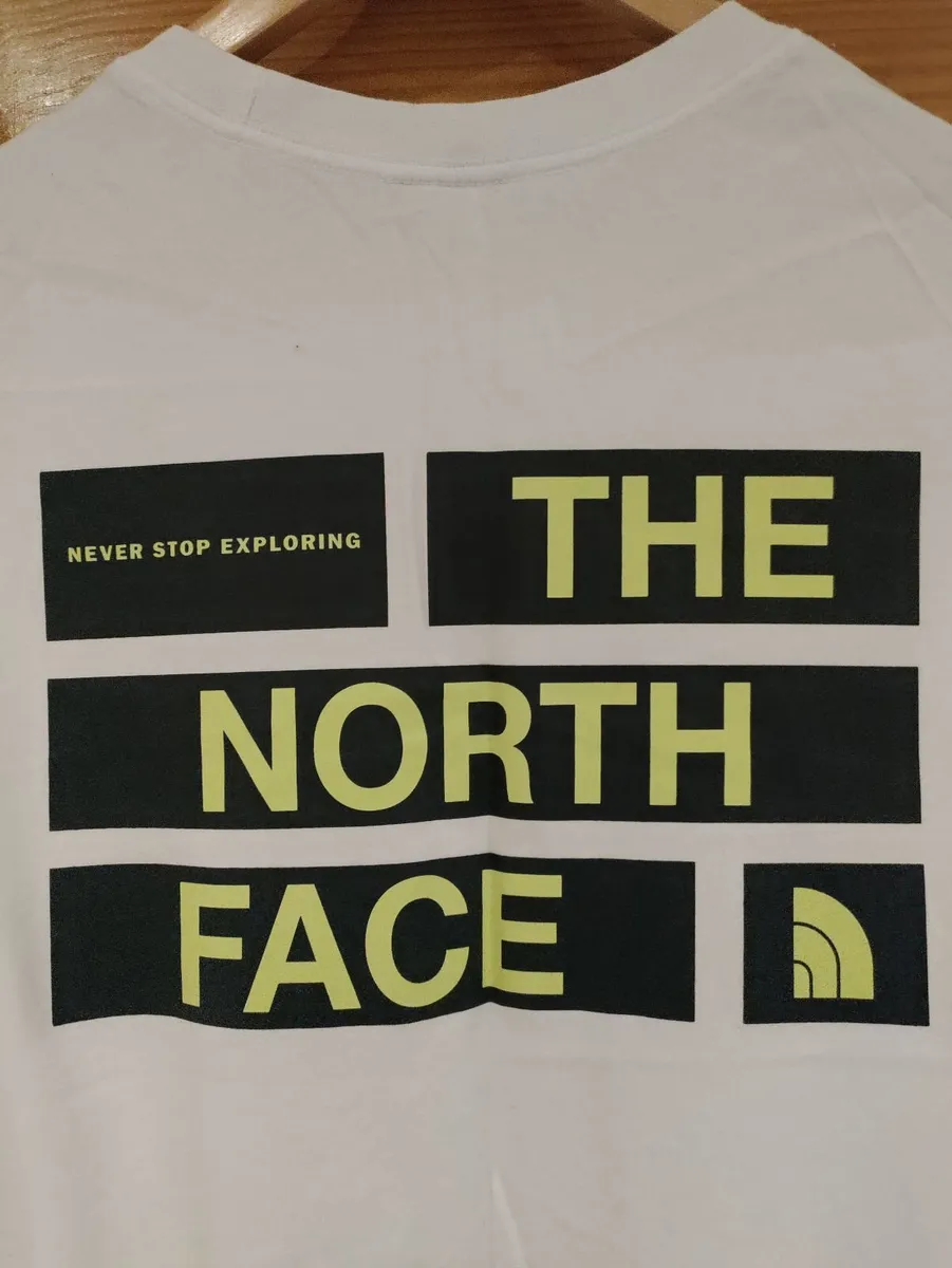 The North Face T shirt L - Image 4