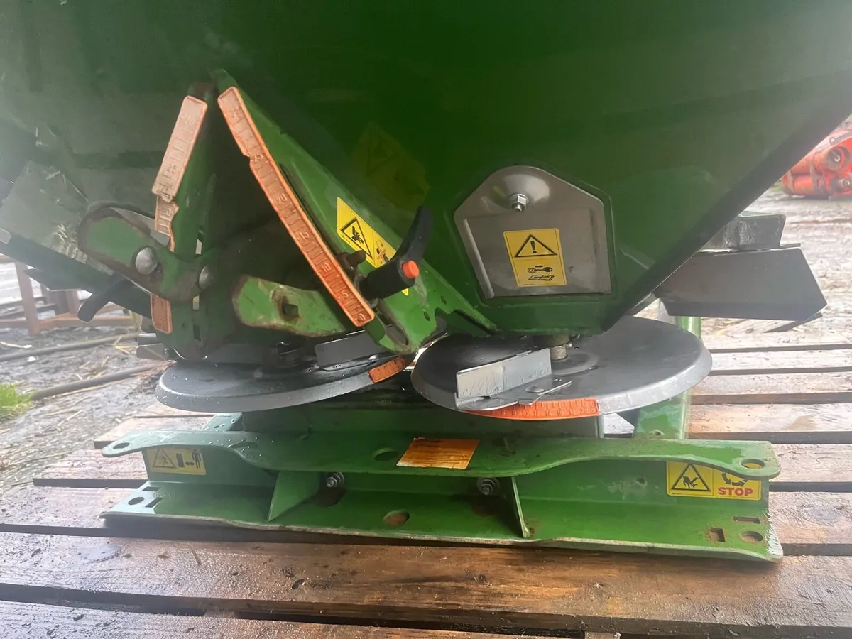 Amazone fertilizer spreader - Image 2
