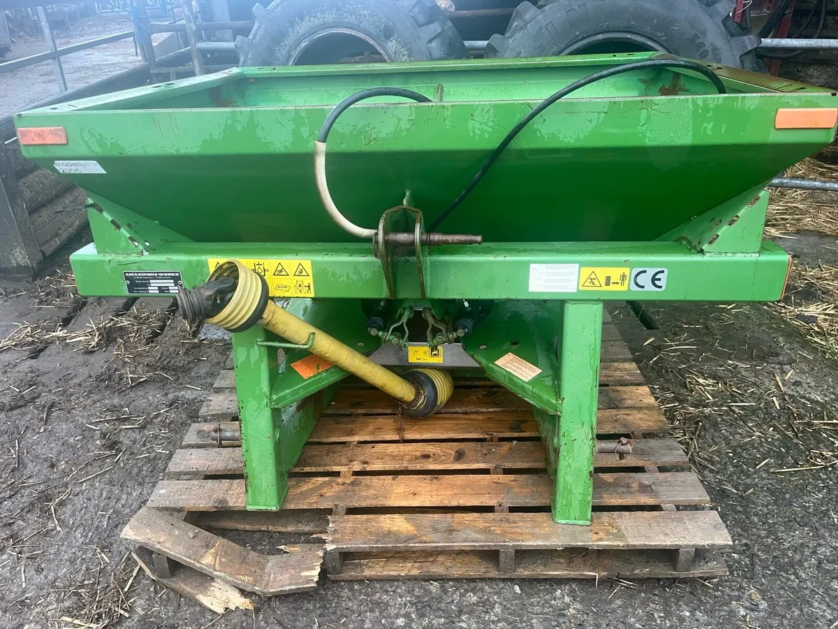 Amazone fertilizer spreader - Image 4