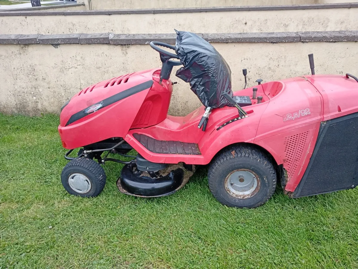 Castlegarden ride on lawnmower - Image 1