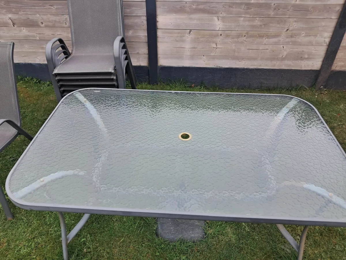 Garden table /6 chairs - Image 4