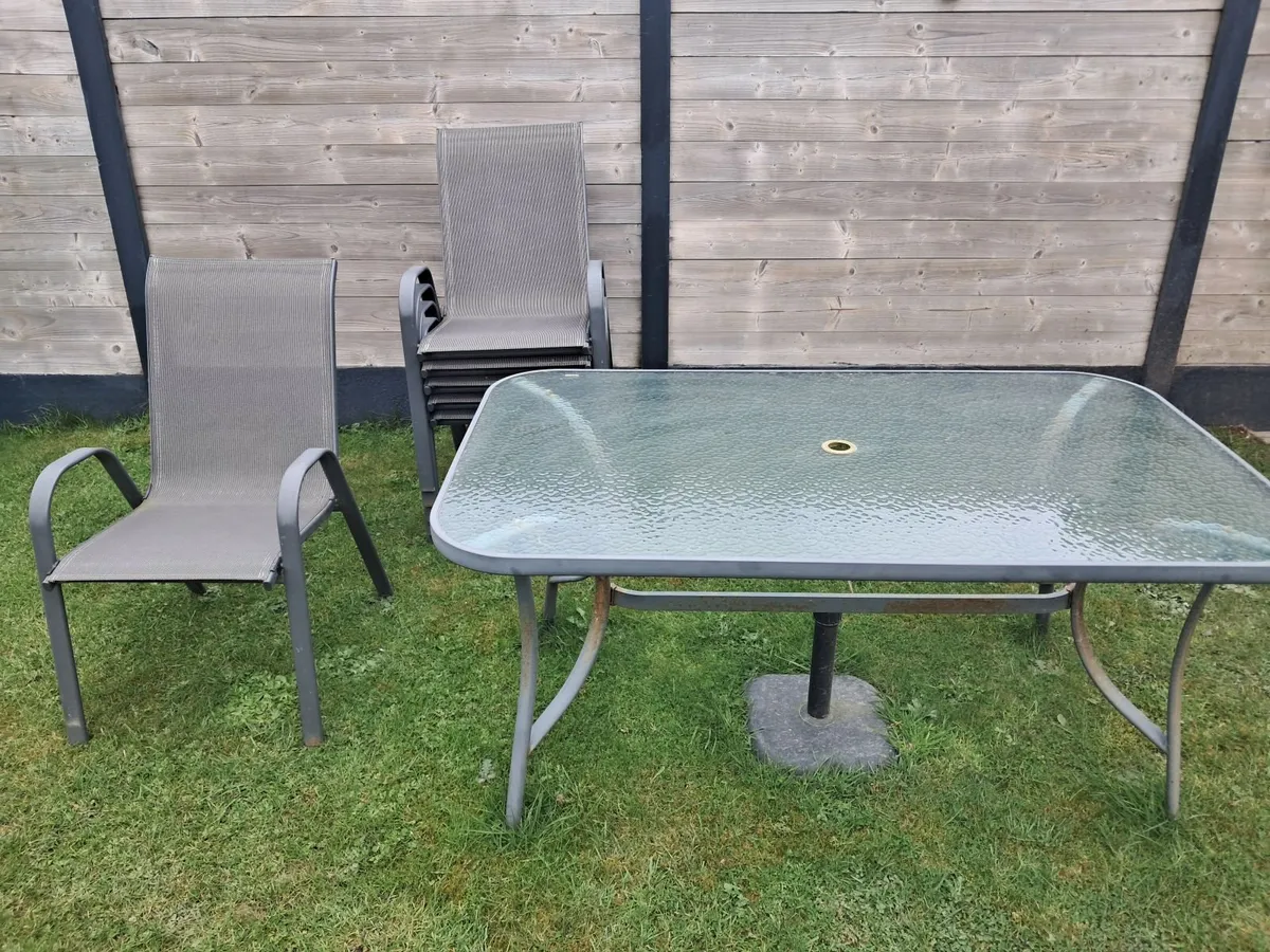 Garden table /6 chairs - Image 2