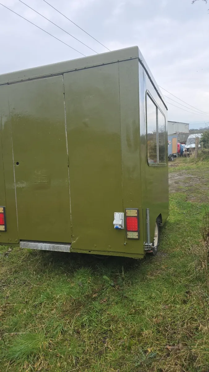 Catering trailer - Image 2