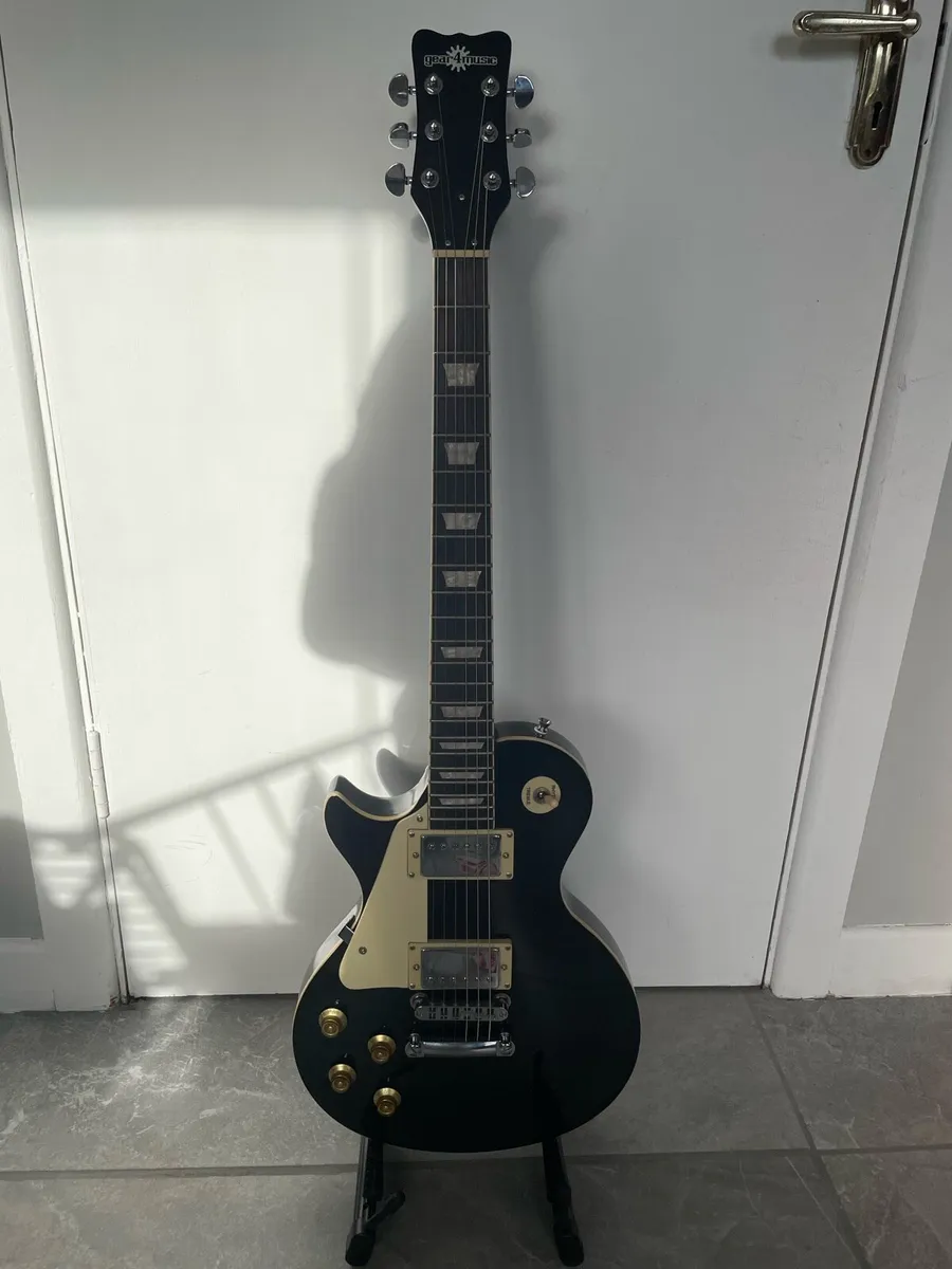 Les Paul Guitar - Image 1