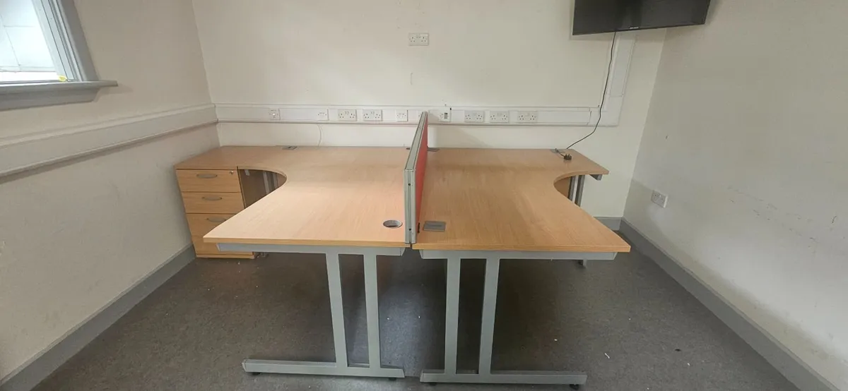 Office desk - Image 1