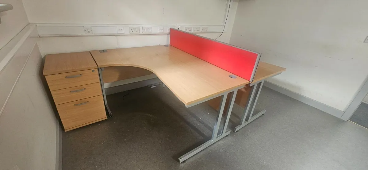 Office desk - Image 2