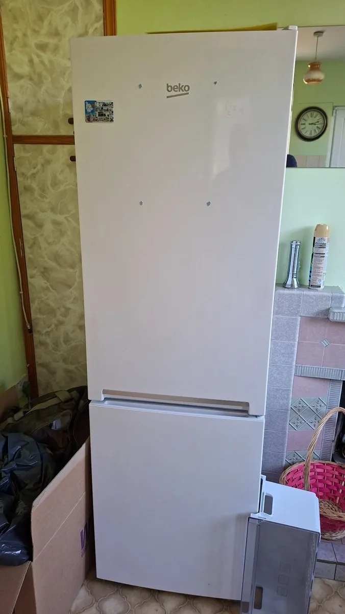 Half and Half fridge freezer - Image 2