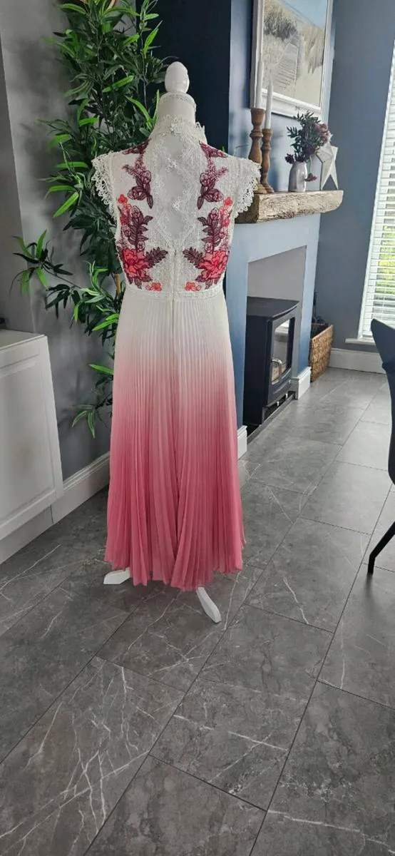 Designer dress - Image 2