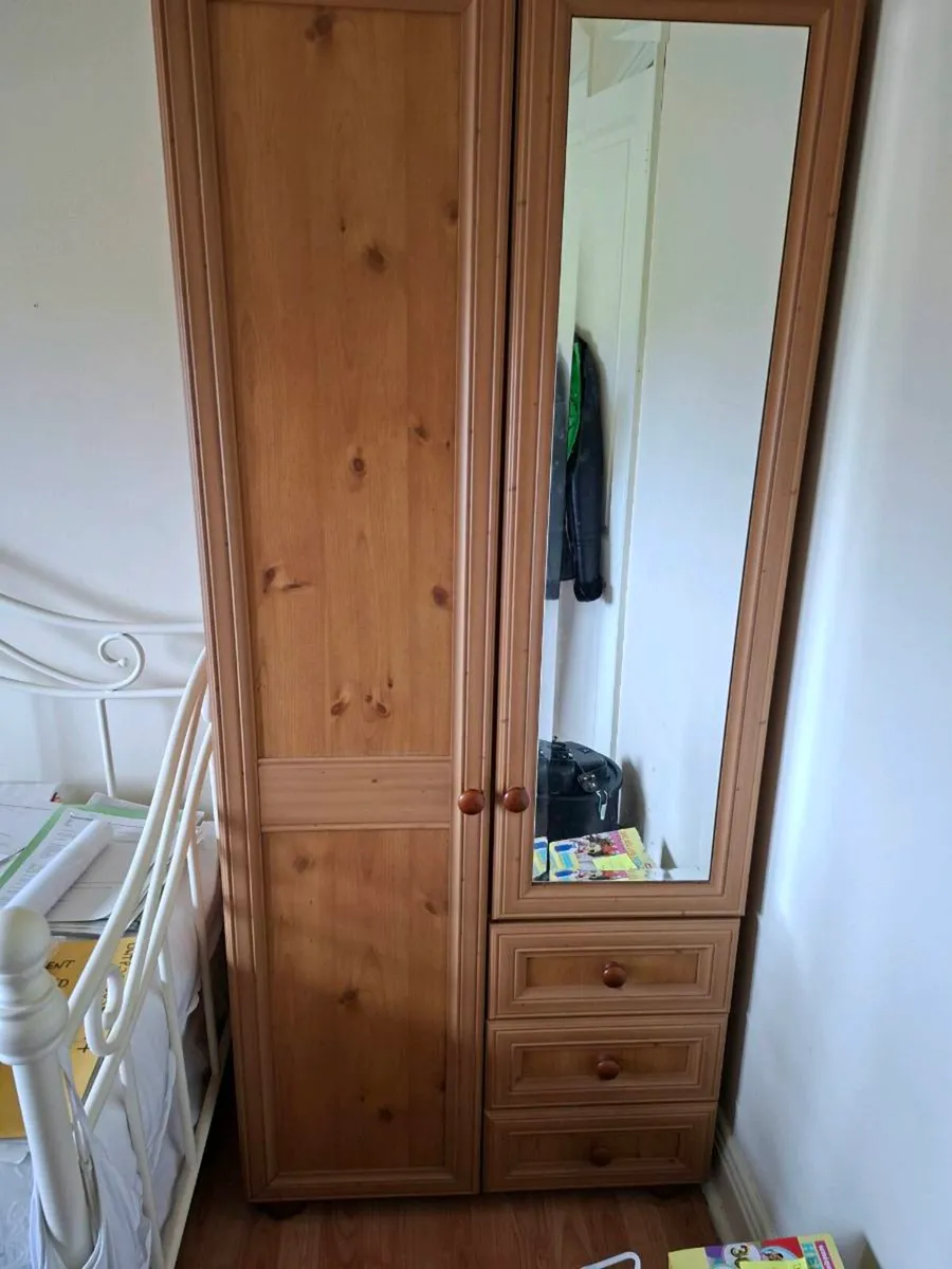 Wardrobe 2 door with mirror - Image 1