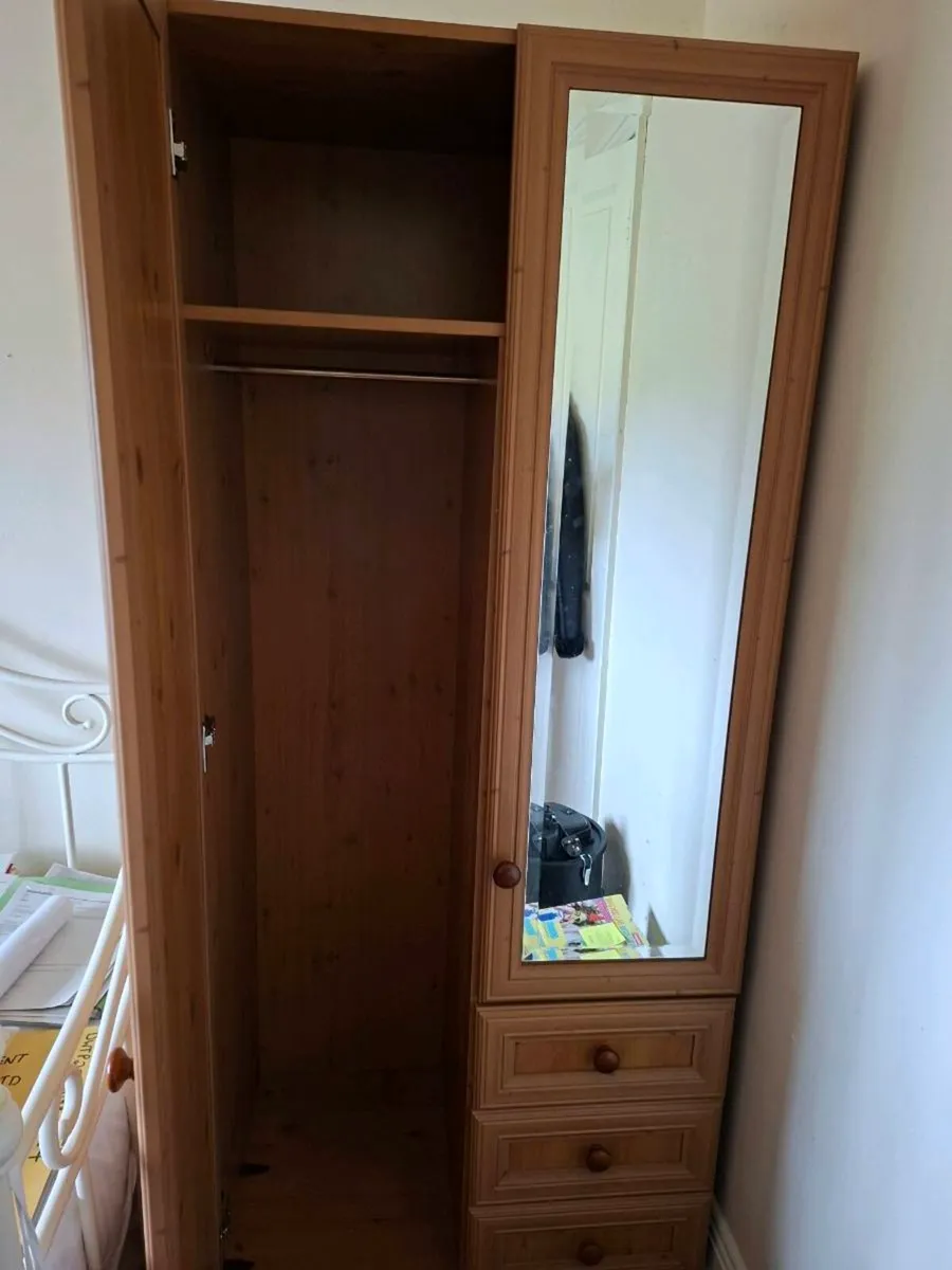 Wardrobe 2 door with mirror - Image 3