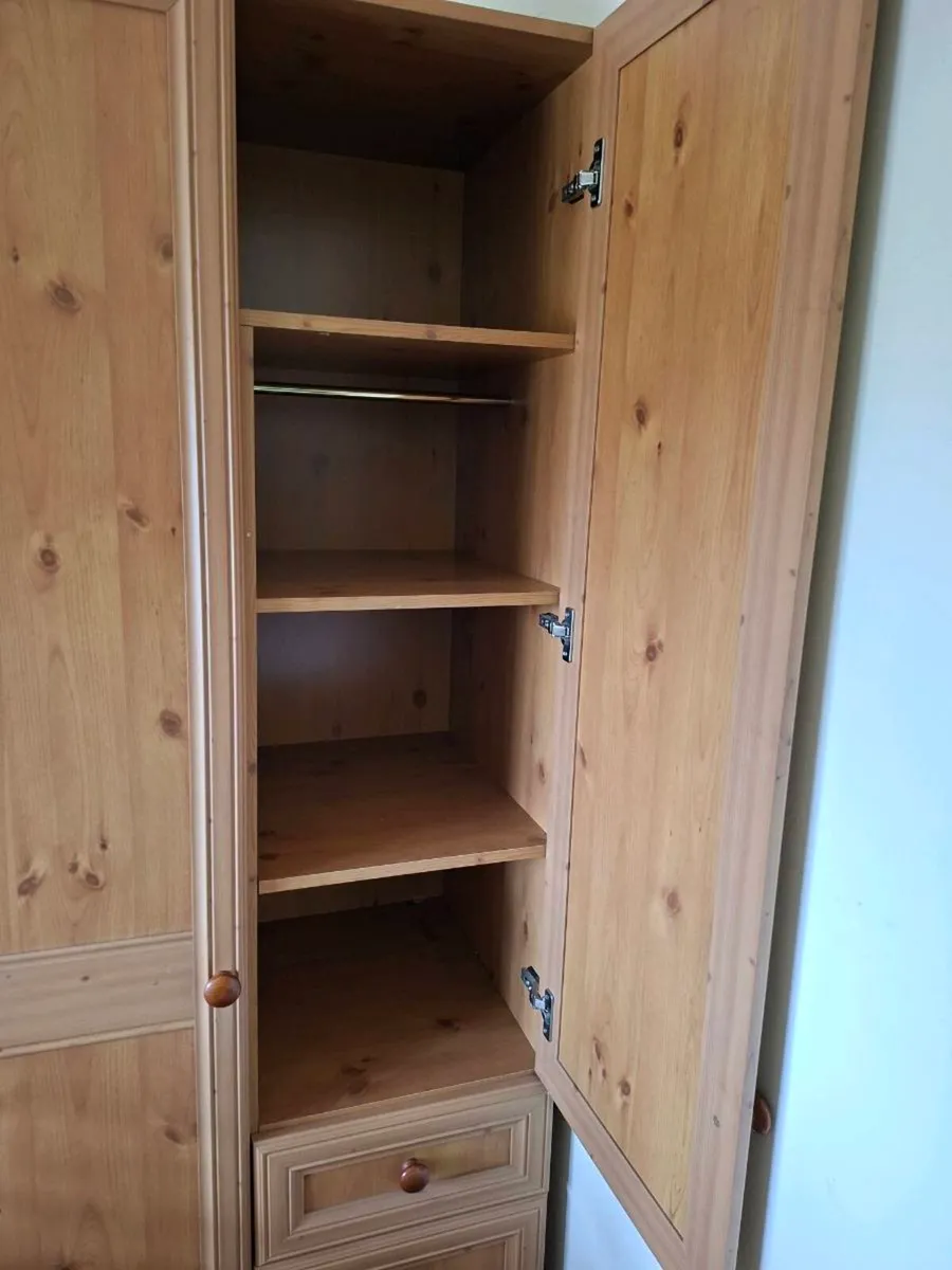 Wardrobe 2 door with mirror - Image 4