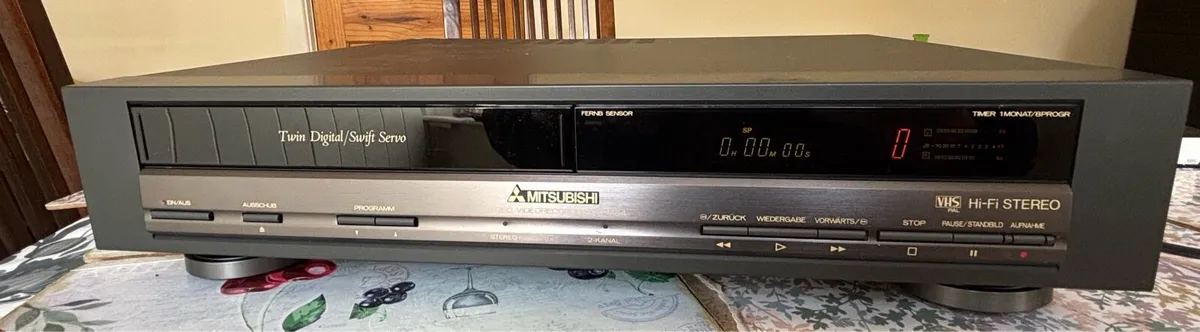 Mitsubishi M54 VHS player (for repairs) - Image 1