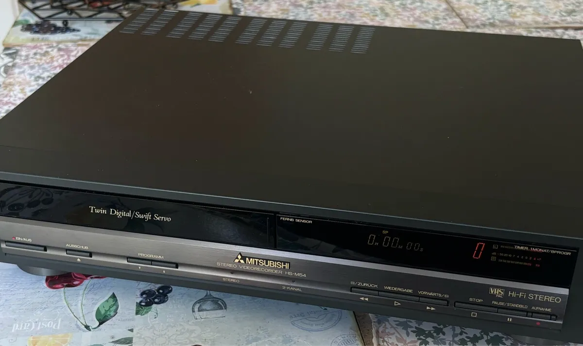 Mitsubishi M54 VHS player (for repairs) - Image 2