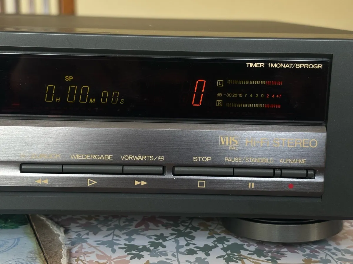 Mitsubishi M54 VHS player (for repairs) - Image 3