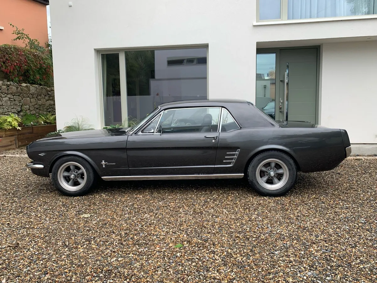 Ford Mustang - Image 3